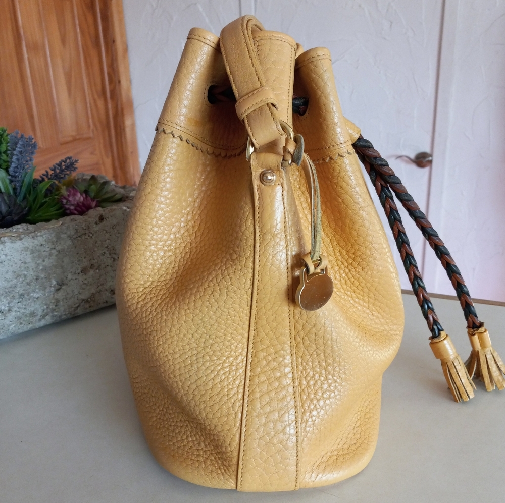 Dooney & Bourke Vintage, Teton Drawstring Bag, solid Palomino Yellow PRICE FIRM! - Picture 6 of 12